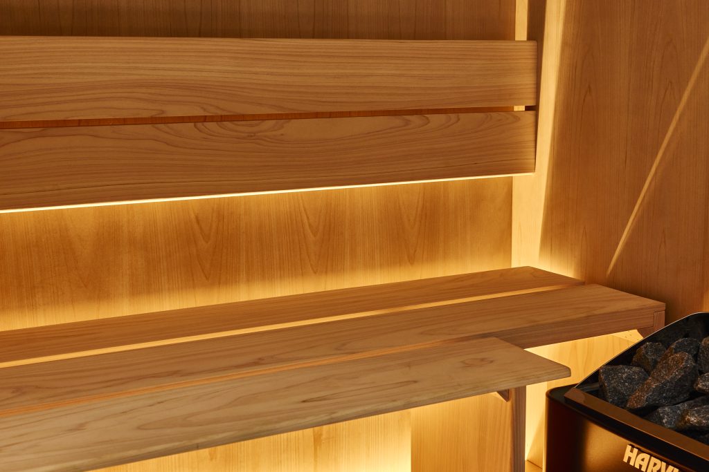 サウナ内部ベンチ